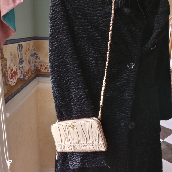 Prada zippy wallet - Picture 2 of 8